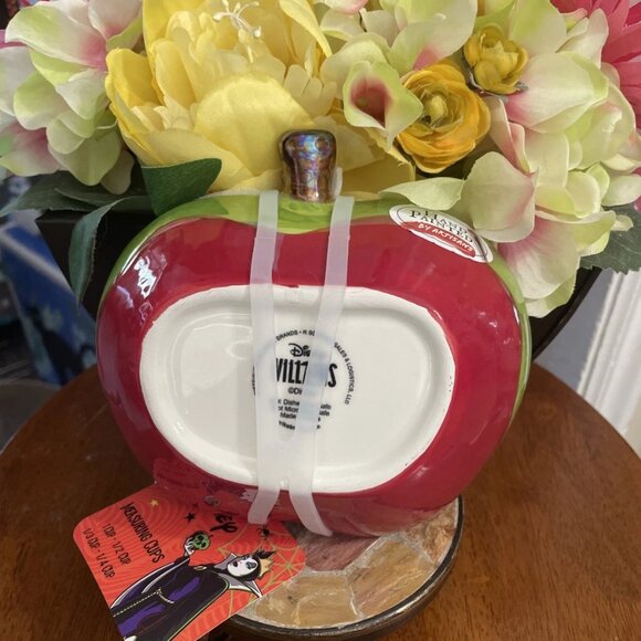 ZRIKE Disney Poison Apple Measuring Cup Set (1 Cup,1/2 Cup,1/3 Cup,1/4 Cup) -NEW - Picture 2 of 5